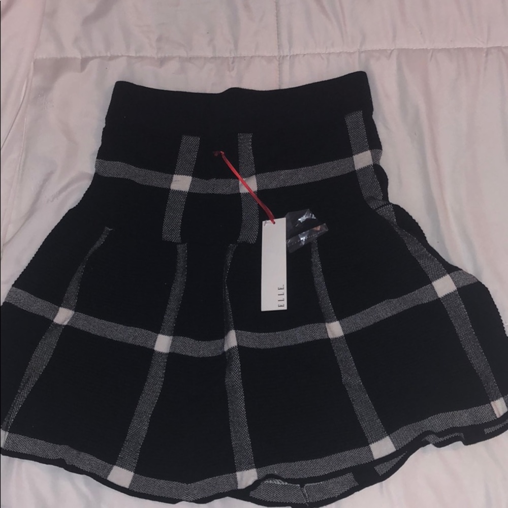 Elle stretchy skirt NWT